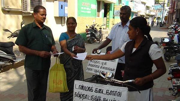 விருதுநகரில் மதுக்கடைகளை மூட வலியுறுத்தி தந்தை, மகள் விழிப்புணர்வு பிரசாரம்