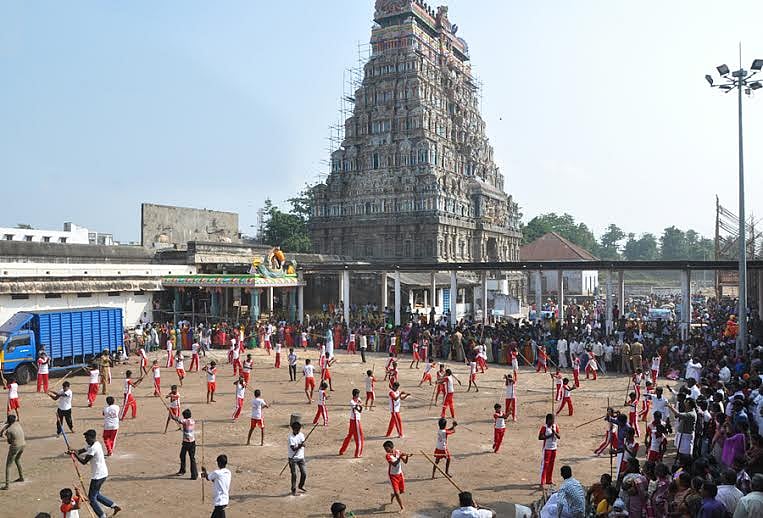 காணும் பொங்கல்: சிதம்பரம் நடராஜர்கோயிலில் கிராமிய கலைநிகழ்ச்சிகள் 