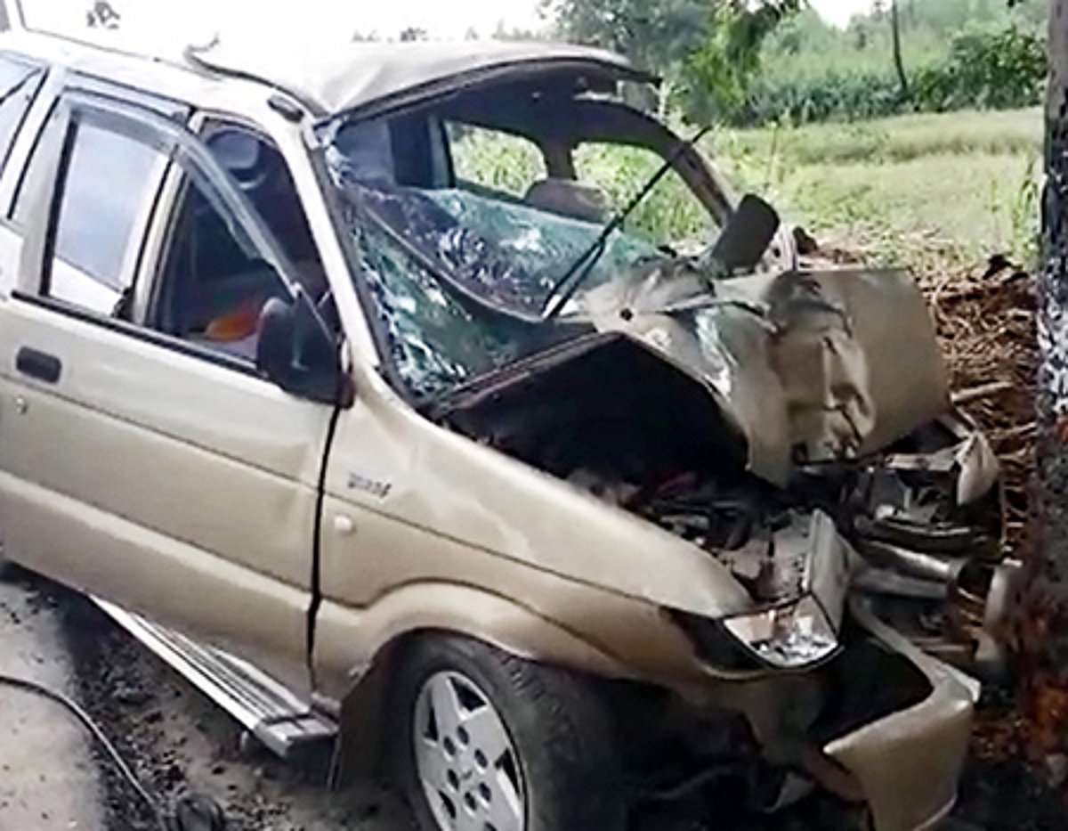 பெரம்பலூர் அருகே கார் மீது லாரி மோதி விபத்து: 5 பேர் பலி