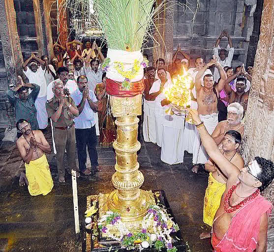 சிதம்பரத்தில் மொழிப்போர் தியாகி ராஜேந்திரன் சிலைக்கு மாலை அணிவித்த அரசியல் கட்சிகள்! 