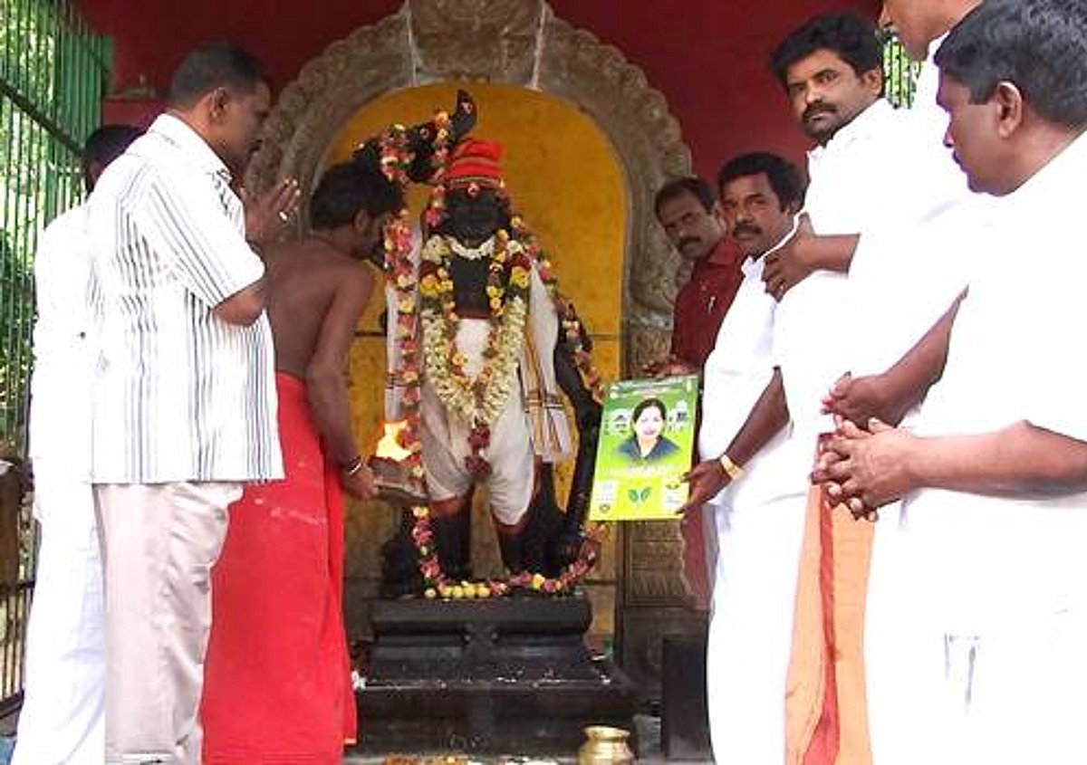 லிம்கா சாதனையாளர் முதல்வருக்காக சிறப்பு பூஜை