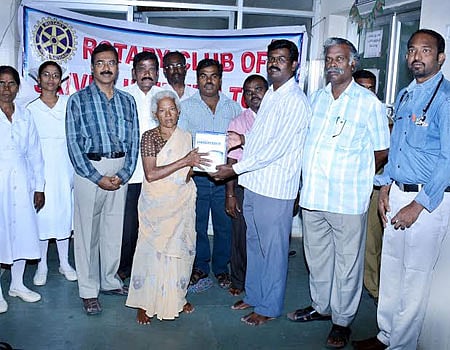 ஸ்ரீவில்லிபுத்தூர் அரசு மருத்துவமனைக்கு ரோட்டரி சங்கம் சார்பில் டெபுலைசர் இயந்திரம்