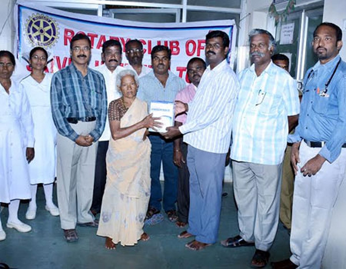 ஸ்ரீவில்லிபுத்தூர் அரசு மருத்துவமனைக்கு ரோட்டரி சங்கம் சார்பில் டெபுலைசர் இயந்திரம்