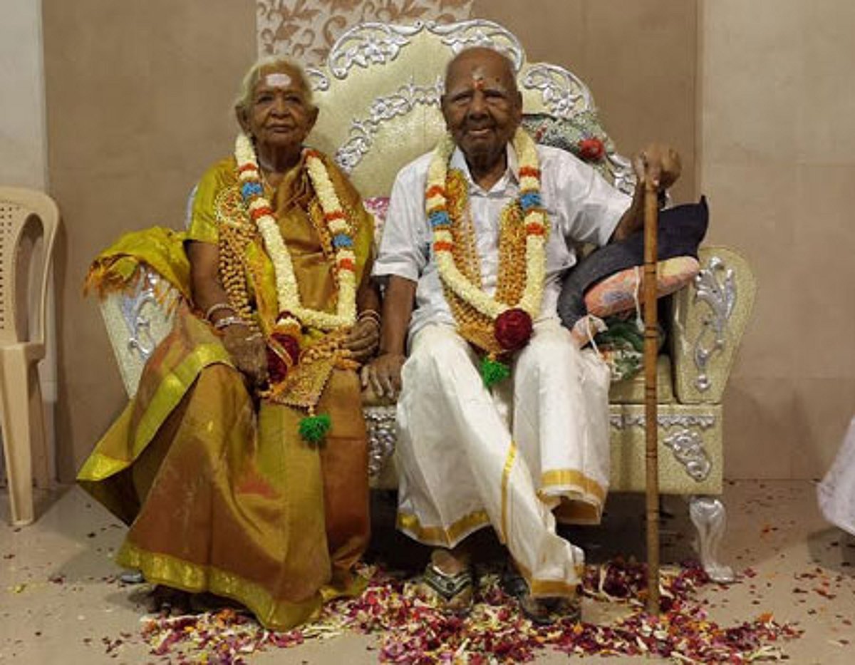 விருதுநகரில் 100-வது பிறந்த நாளை குடும்பத்துடன் கொண்டாடிய முதியவர்