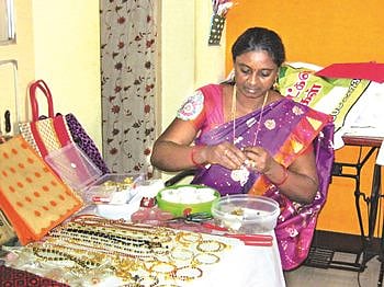 கிறிஸ்டல் பாசி தயாரிப்பு பெண்களுக்கு ஏற்ற கைத்தொழில்!