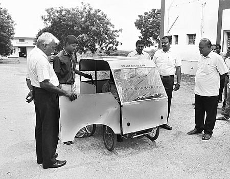 சூரிய சக்தியில் இயங்கும் வாகனம்!