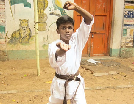 ஆசிய கராத்தே போட்டியில் பள்ளி மாணவர்!