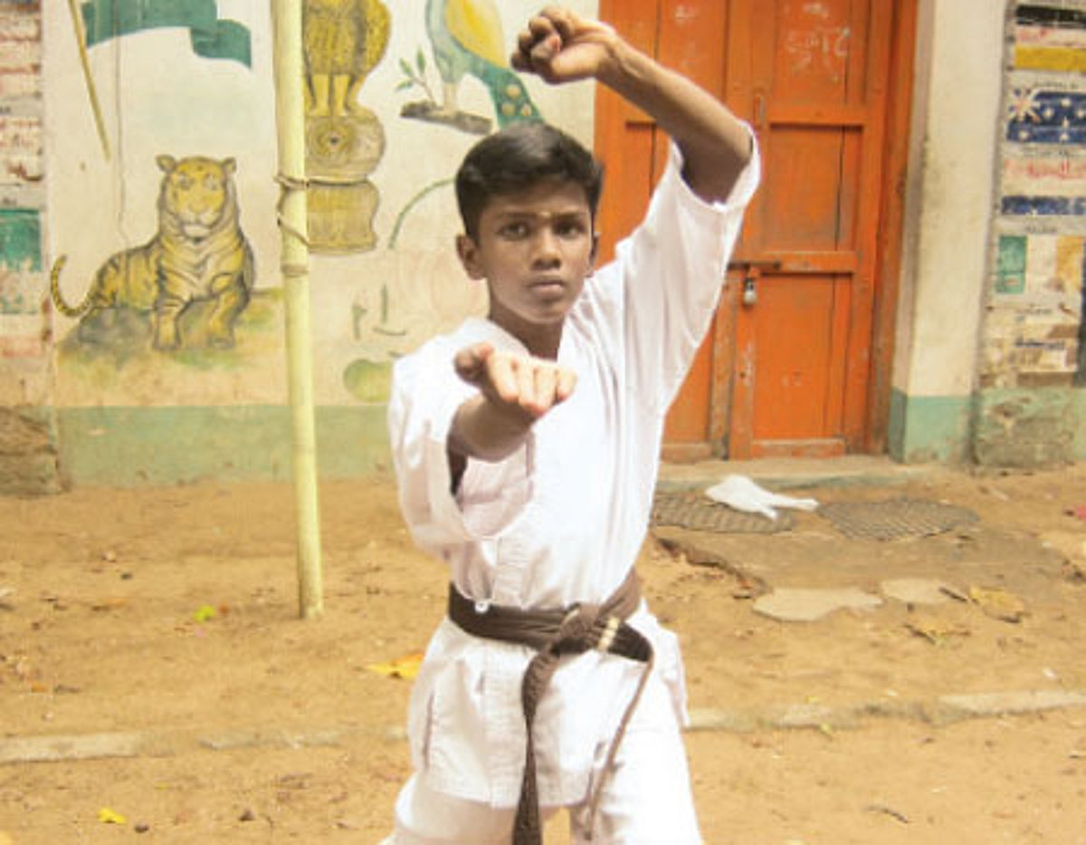 ஆசிய கராத்தே போட்டியில் பள்ளி மாணவர்!