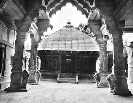 கருவூலம்: இசைத்தூண்களும் சிற்பங்களும்!