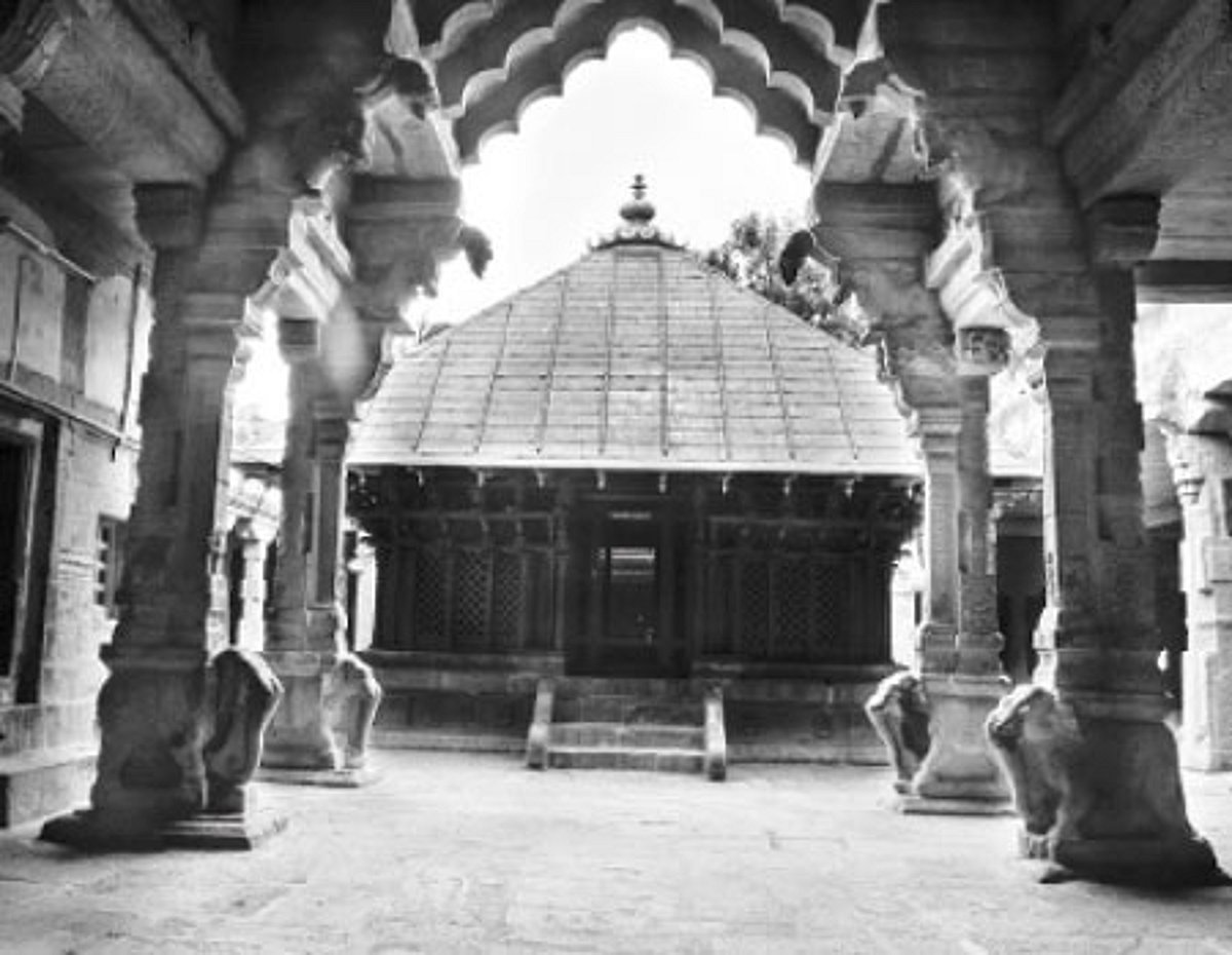 கருவூலம்: இசைத்தூண்களும் சிற்பங்களும்!