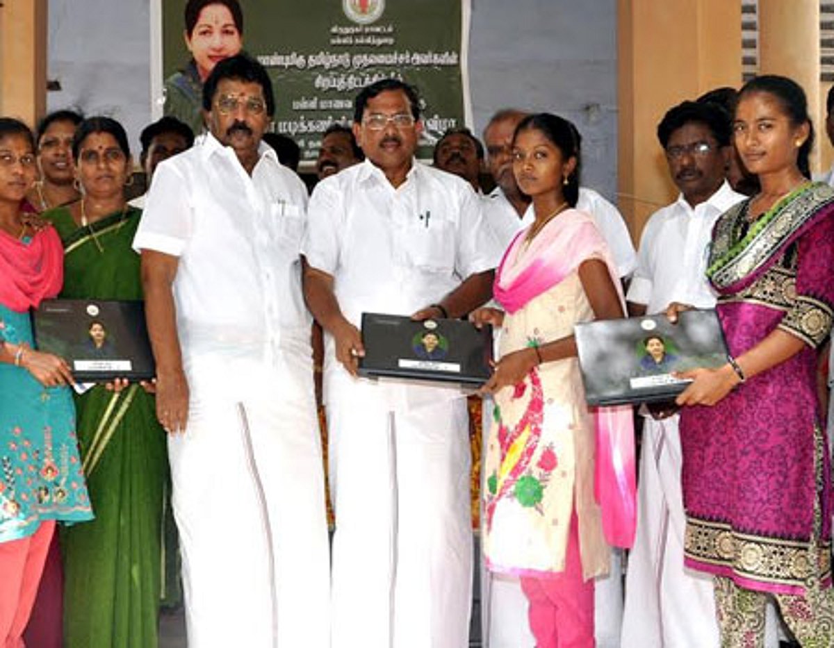 விருதுநகரில் மாணவ, மாணவிகளுக்கு மடிக்கணினிகள் வழங்கும் நிகழ்ச்சி