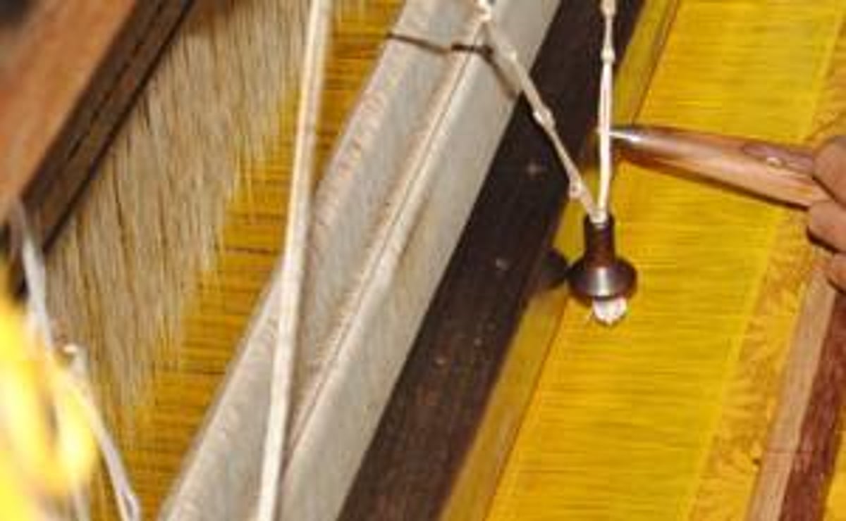 கால் நூற்றாண்டாகத் தொடரும் நெருக்கடி: பரிதவிக்கும் விசைத்தறி நெசவாளர்கள்