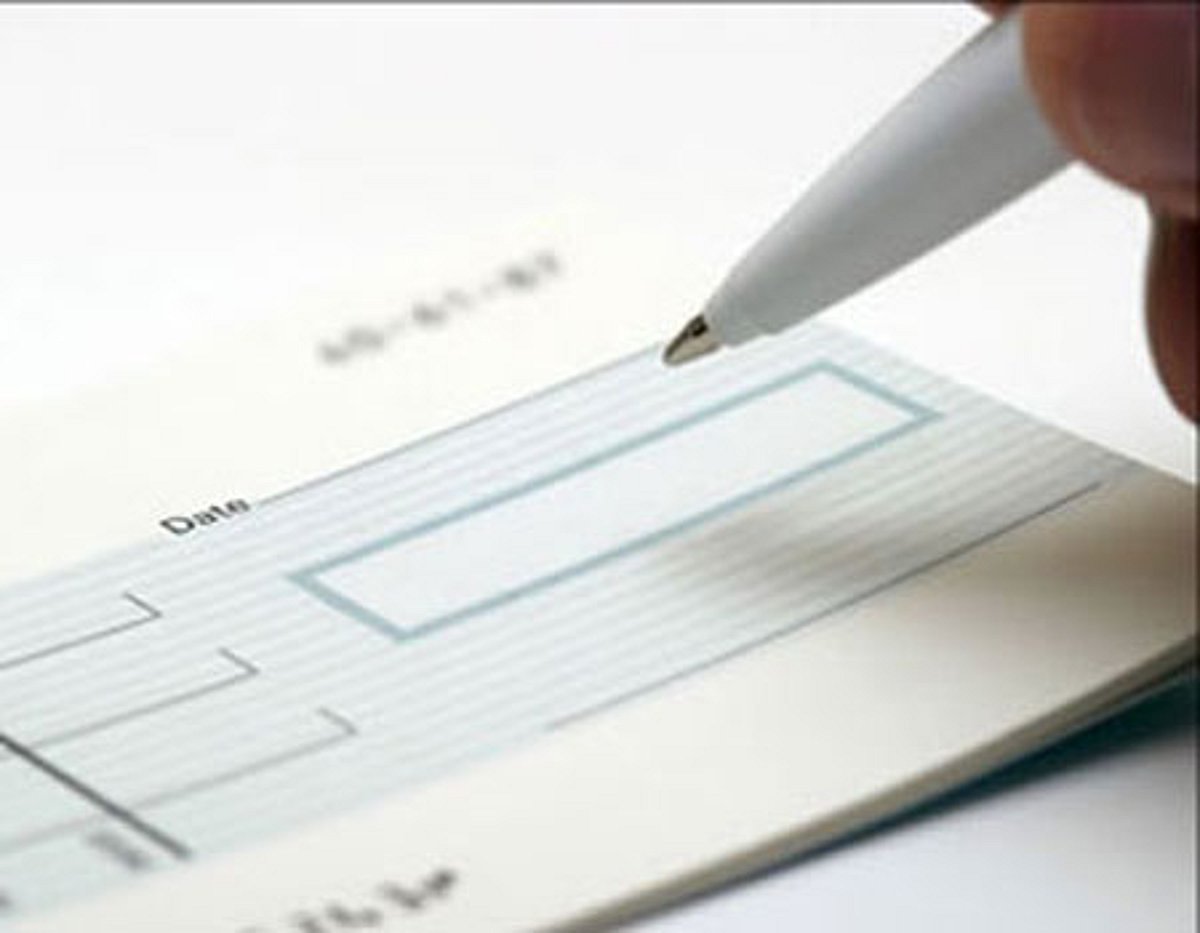 காசோலை பணமின்றி திரும்பினால் பிணையில்லா சிறை: சட்ட திருத்தம் கொண்டுவர மத்திய அரசு திட்டம்