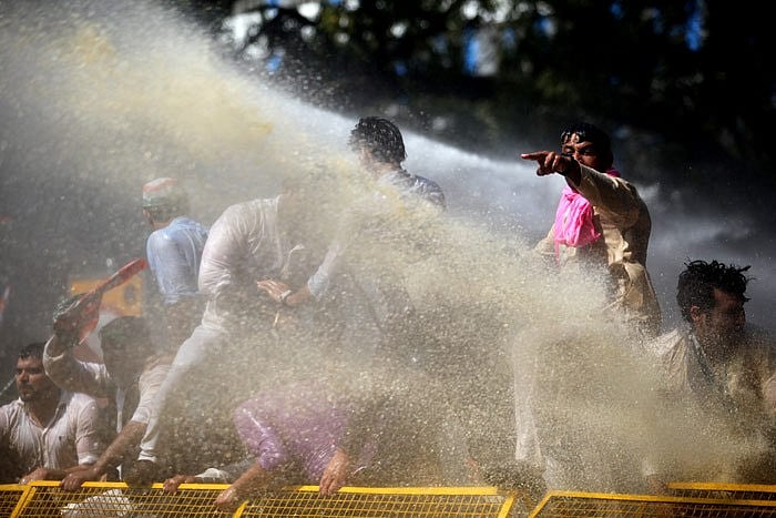 சகிப்பின்மை விவகாரத்தில் பிரதமர் மௌனம்: இளைஞர் காங்கிரஸ் தில்லியில் போராட்டம்