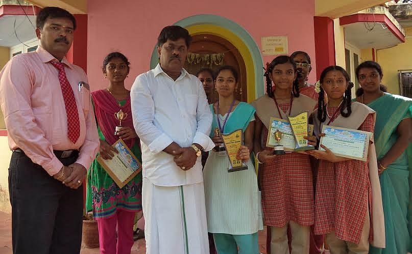 மாவட்ட ஓவியப் போட்டி: வி.பி.எம்.எம். மாணவி ஒட்டு மொத்த சாம்பியன்