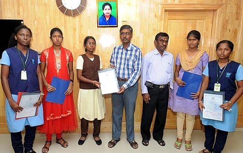 அரசுத் தேர்வில் சிறப்பிடம் பெற்ற ஆதிதிராவிட மாணவர்களுக்கு ரொக்கப் பரிசு: மாவட்ட ஆட்சித் தலைவர் வழங்கினார்