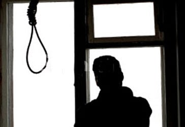 மனைவி தற்கொலை: கணவருடன் பழகிய தலைமை பெண் காவலர் பணியிடை நீக்கம்