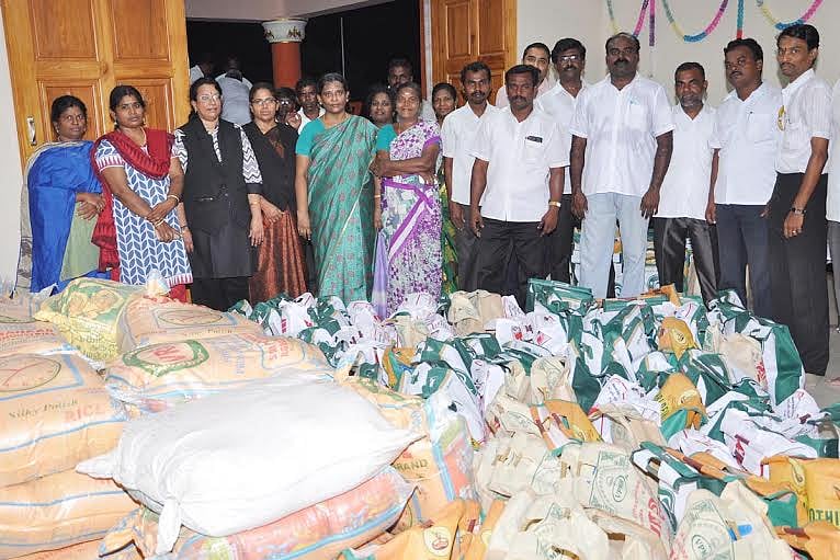 கடலூர் வெள்ளம் பாதித்த பகுதிக்கு நீதித்துறை, வழக்குரைஞர்கள் சார்பில் நிவாரணப் பொருட்கள்