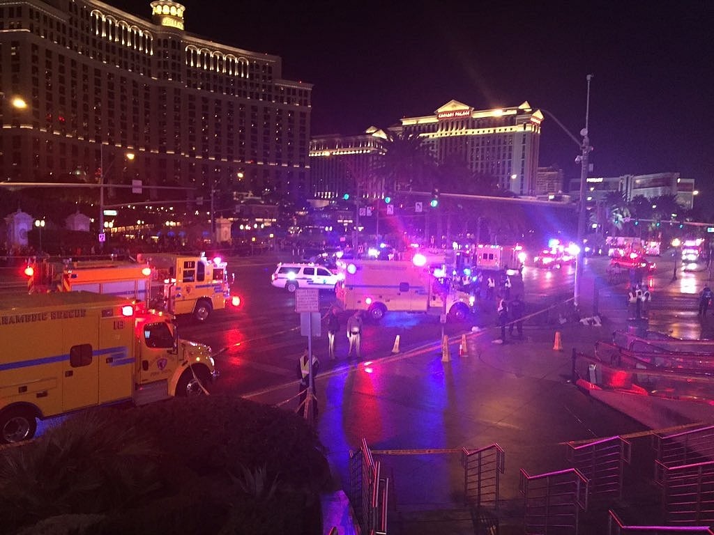 அமெரிக்காவில் தாறுமாறாக நடைபாதையில் கார் ஓட்டிய பெண்: ஒருவர் சாவு, 26 பேர் காயம்