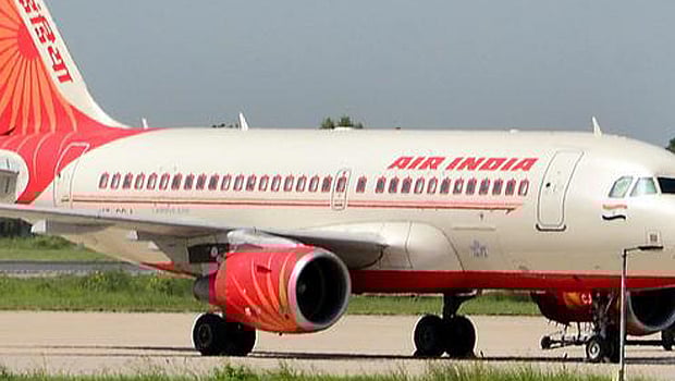 அமெரிக்கா செல்லவிருந்த 19 மாணவர்கள் தடுத்து நிறுத்தம்