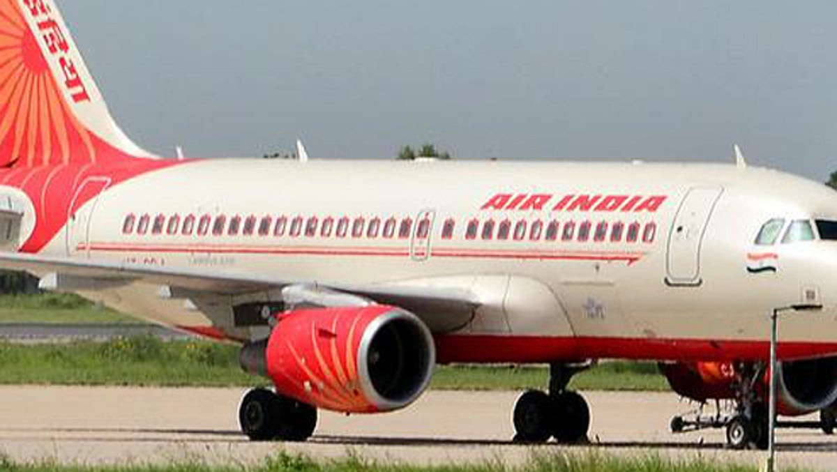 அமெரிக்கா செல்லவிருந்த 19 மாணவர்கள் தடுத்து நிறுத்தம்