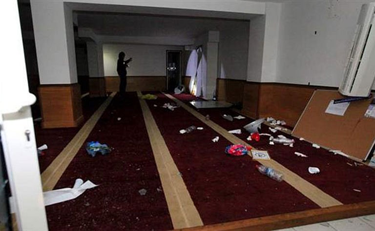 பிரான்ஸில் இஸ்லாமிய தொழுகைக் கூடம் மீது தாக்குதல்