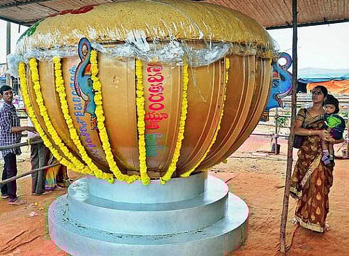 8 ஆயிரம் கிலோ லட்டு தயாரித்த ஆந்திர ஸ்வீட் நிறுவனத்துக்கு கின்னஸ் விருது