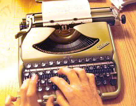 எந்த வேலைக்குப் போனாலும் தட்டச்சுப் பயிற்சி அவசியம்!