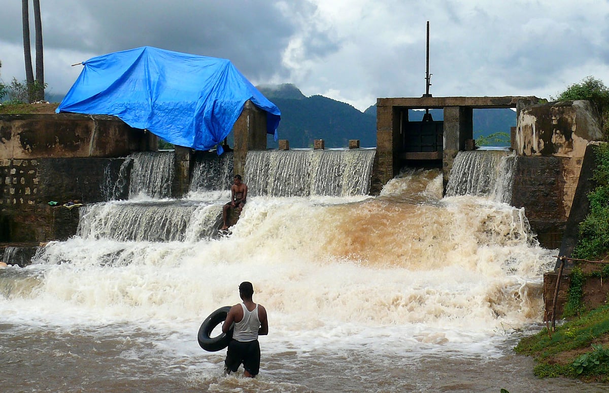 ஸ்ரீவில்லிபுத்தூரில் கன மழை: 44 வீடுகள் சேதம்: விரைவாக நிரம்பும் 158 கண்மாய்கள்