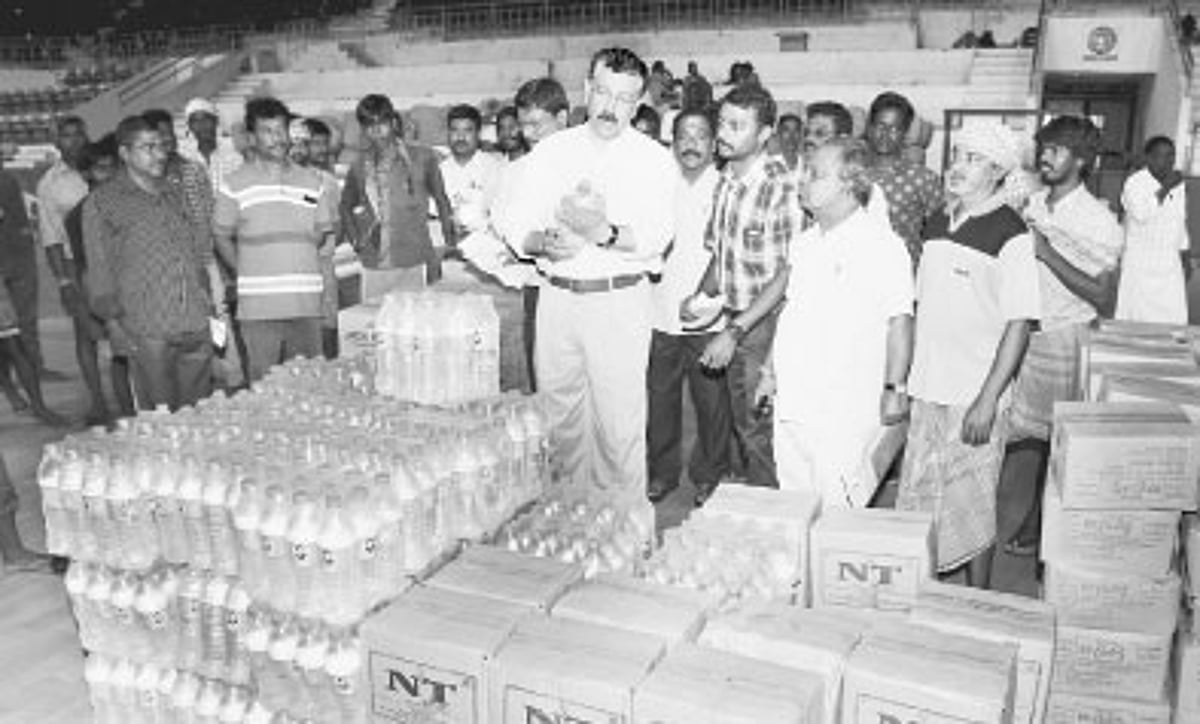 குவிகிறது நிவாரணப் பொருள்கள்; முறையாக விநியோகிக்கப்படுமா?