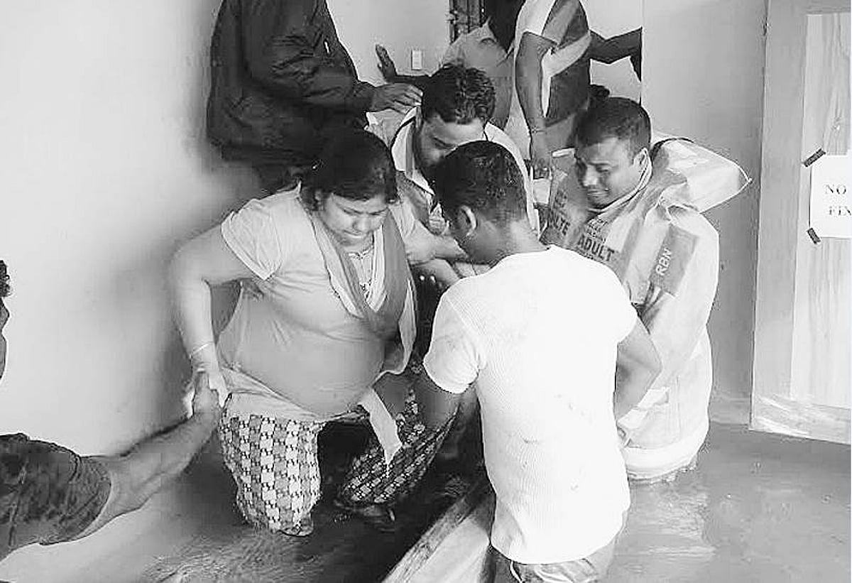 வெள்ளத்தில் சிக்கிய 800 கர்ப்பிணிகள் மீட்பு