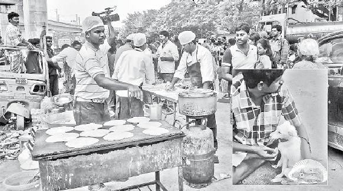 சாலையிலேயே சப்பாத்திகள் தயாரிப்பு: குடிசைப் பகுதி மக்களுக்கு வழங்கும் இளைஞர்கள்