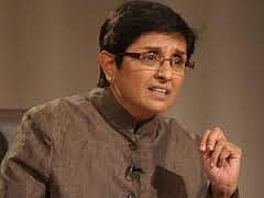 நல்ல நிர்வாகியா?.. ரப்பர் ஸ்டாம்பா..?: நாராயணசாமிக்கு கிரண்பேடி கேள்வி