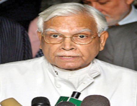 மன்னரின் இரு பக்கத்திலும் சிங்கங்கள்!