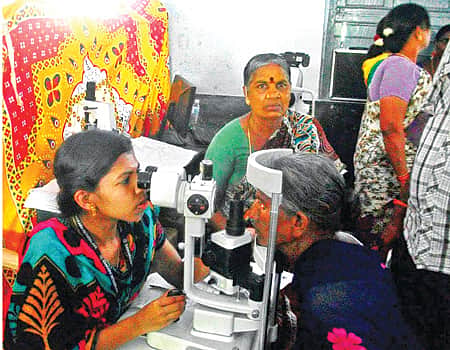 செங்கல்பட்டில் மாபெரும் இலவச கண்புரை அறுவைச் சிகிச்சை முகாம்