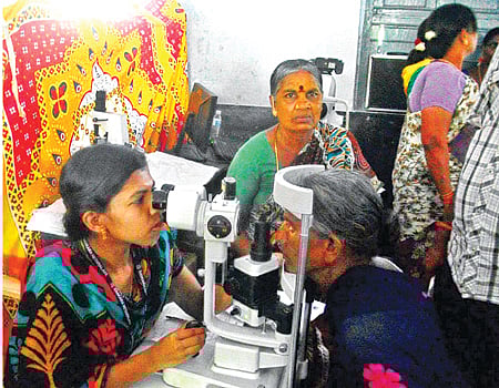 செங்கல்பட்டில் மாபெரும் இலவச கண்புரை அறுவைச் சிகிச்சை முகாம்