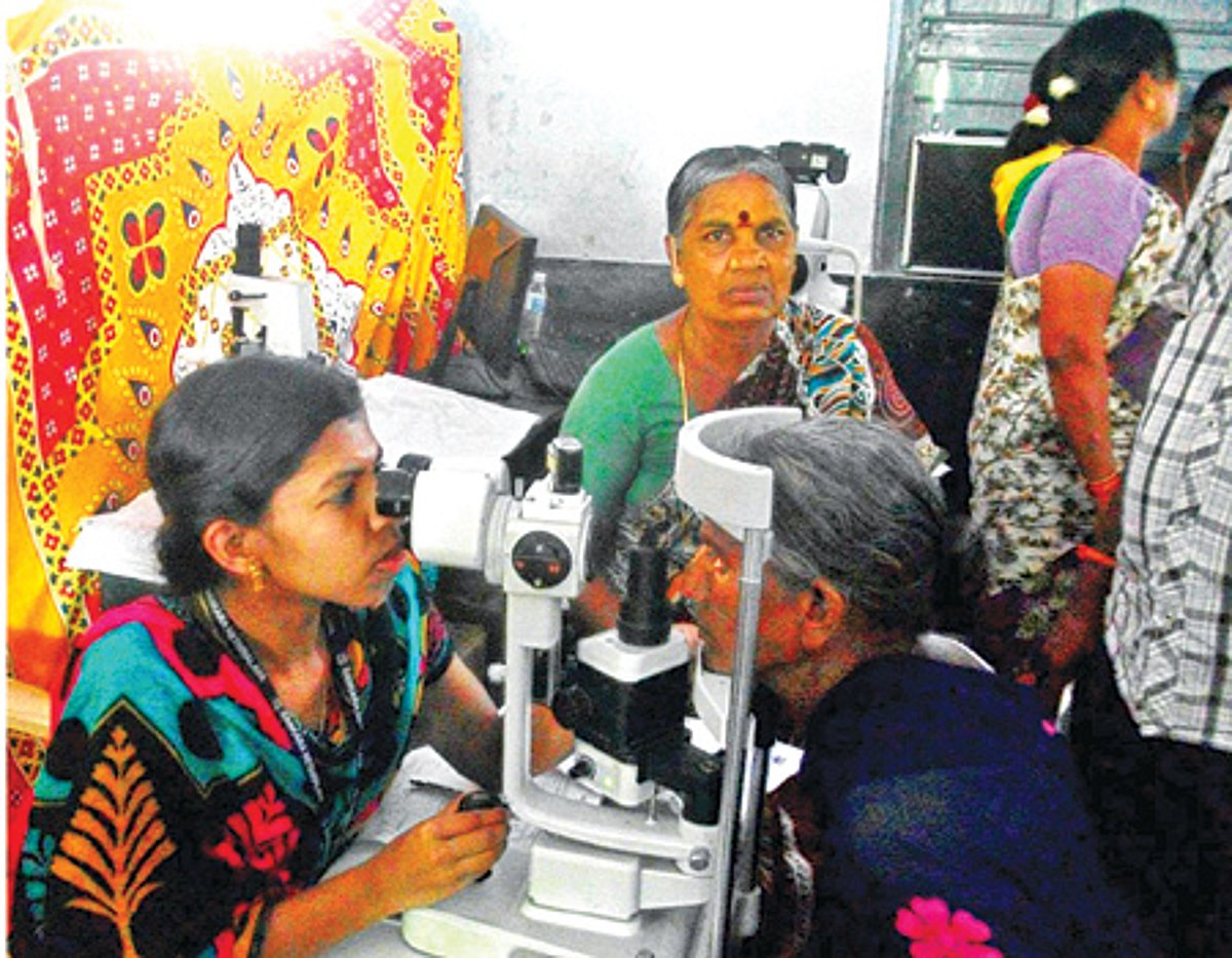 செங்கல்பட்டில் மாபெரும் இலவச கண்புரை அறுவைச் சிகிச்சை முகாம்