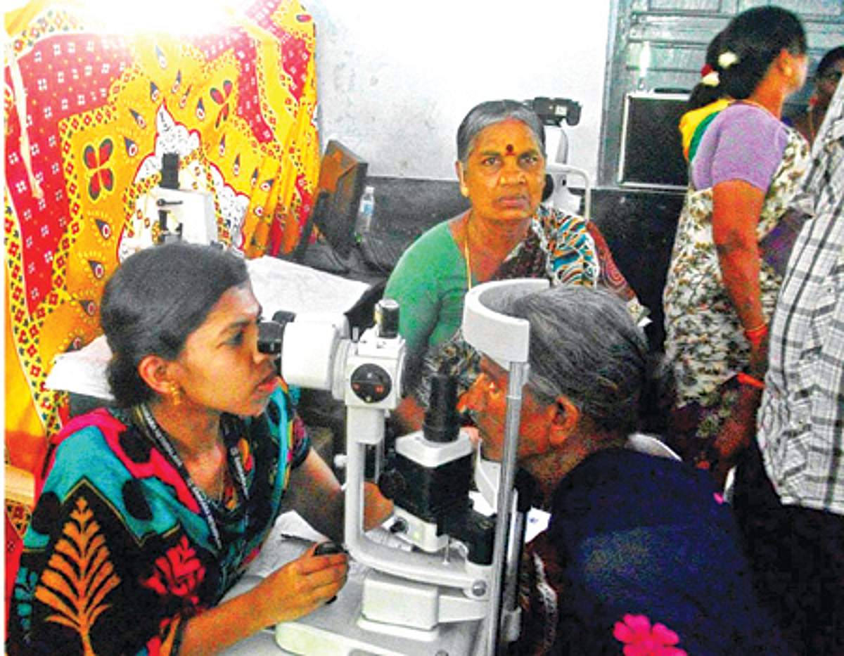 செங்கல்பட்டில் மாபெரும் இலவச கண்புரை அறுவைச் சிகிச்சை முகாம்