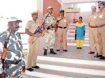 ஸ்ரீரங்கம் இடைத்தேர்தல்: 4 வது சுற்று முடிவில் அதிமுக 15,474 வாக்குககள் வித்தியாசத்தில் முன்னிலை