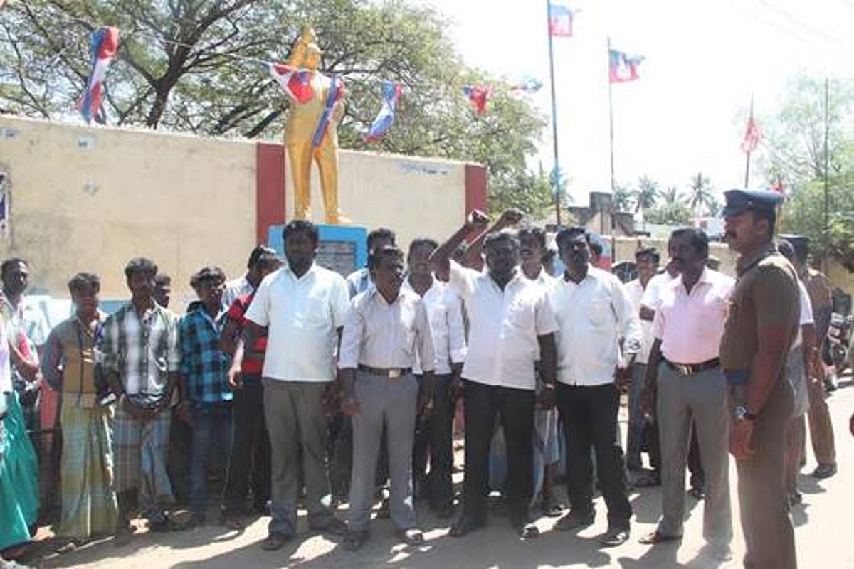 சிதம்பரத்தில் அம்பேத்கர் சிலைக்கு கூண்டு: எதிர்ப்பு தெரிவித்து தடுத்த 4 பேர் கைது