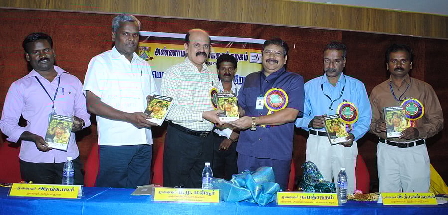 கலசலிங்கம் பல்கலை. சார்பில் 1 லட்சம் டெங்கு விழிப்புணர்வு ஸ்டிக்கர்கள்