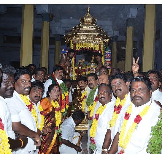 ஜெயலலிதா முதல்வராக பதவியேற்க வேண்டி ஆண்டாள் கோவில் தங்கத் தேர் இழுத்த அமைச்சர்