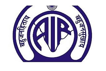 வானொலியில் அறிவிப்பாளர் பணி: தகுதியுள்ளவர்கள் விண்ணப்பிக்கலாம்