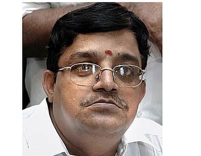 அதிமுகவில் மீண்டும் இணைந்தாா் மைத்ரேயன்