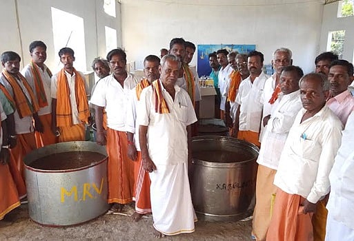 பழனியில் ஸ்ரீபருவதராஜகுல மகாஜனங்களுக்காக சுமார் 20 ஆயிரம் கிலோ பஞ்சாமிர்தம் தயாரிக்கும் பணி மும்முரம்