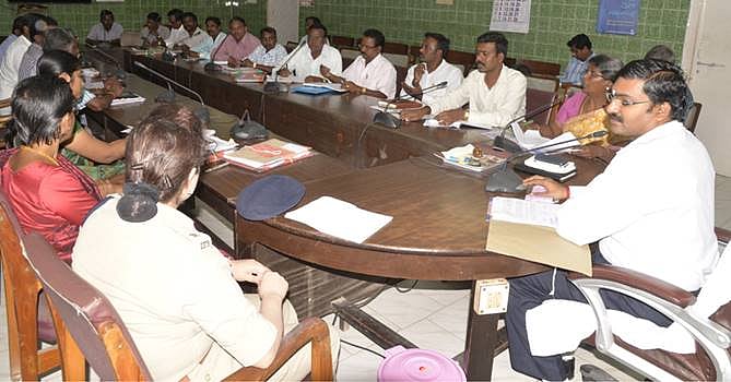 மார்ச் 21,22 தேதிகளில் எம்ஜிஆர் திட்டு கடற்கரையில் விடியல் விழா: ஆட்சியர் தலைமையில் முன்னேற்பாடு கூட்டம்