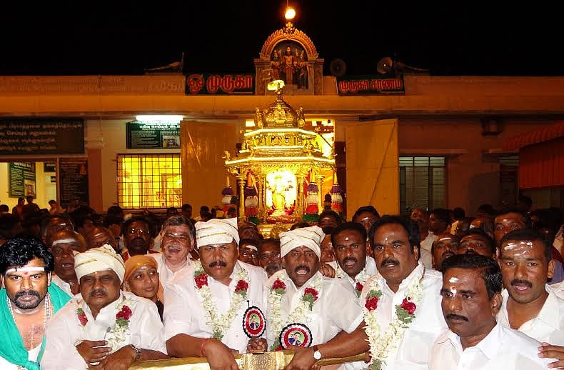 பழனி மலைக்கோயிலில் ஊட்டியை சேர்ந்த அதிமுகவினர் சிறப்பு பிரார்த்தனை