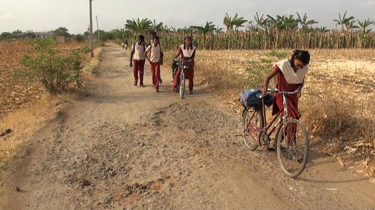 விருதுநகர் பகுதியில் குண்டும், குழியுமான தார்ச்சாலைகளால் பொதுமக்கள் அவதி