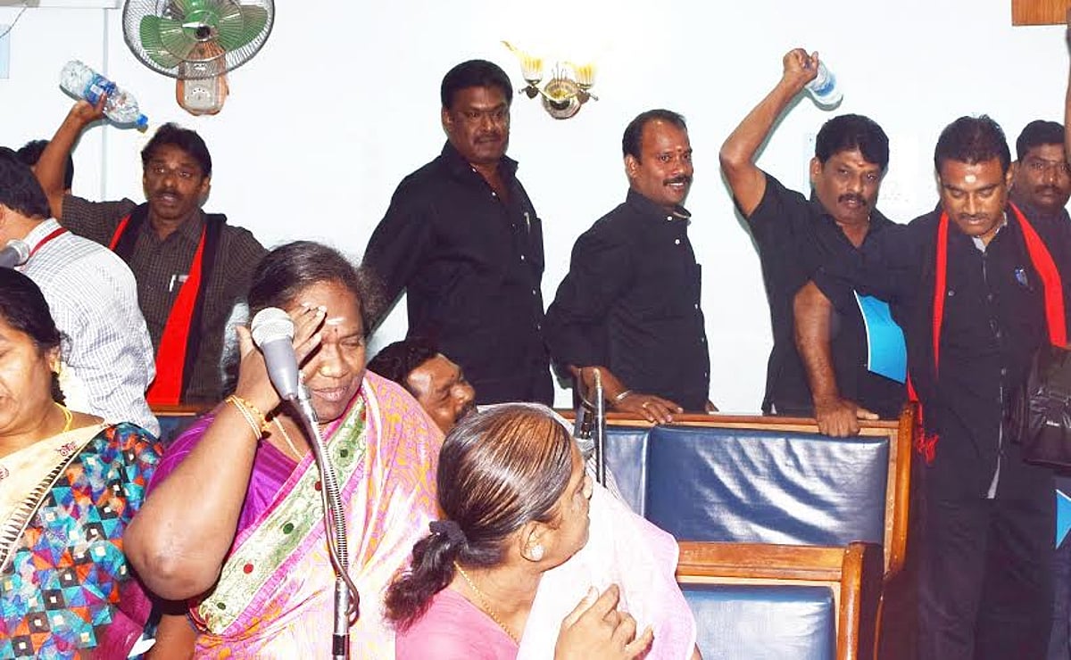 மதுரை மாநகராட்சி பட்ஜெட் கூட்டம்: திமுகவினர் வெளி நடப்பு