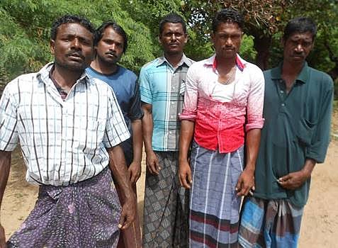 தமிழக மீனவர்கள் 7 பேர் இலங்கை மீனவர்களால் சிறைபிடித்து விடுவிப்பு